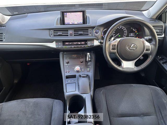 Lexus CT 2013-02 2668638-1