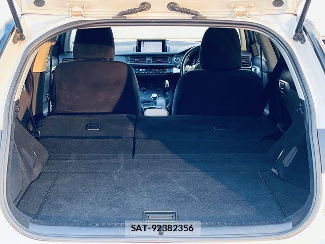Lexus CT 2013-02 2668638-22