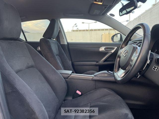 Lexus CT 2013-02 2668638-3