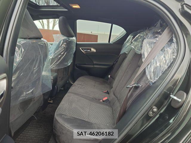 Lexus CT 2016-04 3066354-21