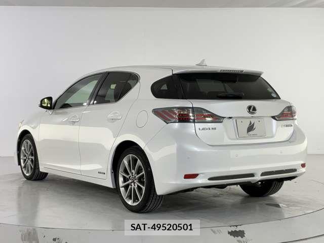 Lexus CT 2013-03 3377666-10