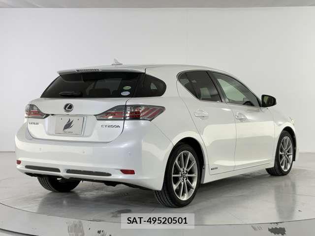 Lexus CT 2013-03 3377666-12