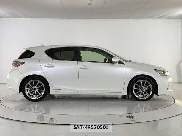 Lexus CT 2013-03 3377666-13