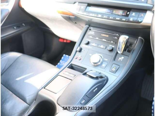 Lexus CT 2011-07 3377672-11