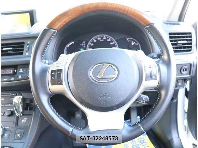 Lexus CT 2011-07 3377672-14