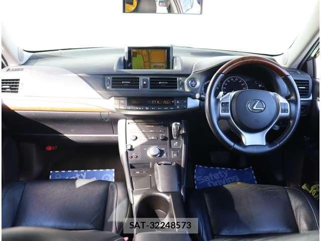 Lexus CT 2011-07 3377672-1