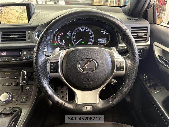 Lexus CT 2011-10 4595309-9