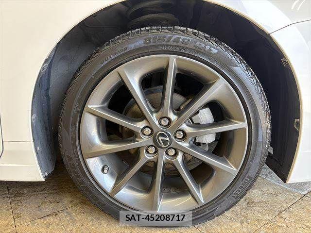 Lexus CT 2011-10 4595309-12