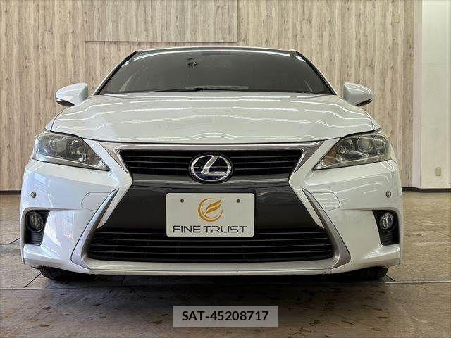 Lexus CT 2011-10 4595309-13