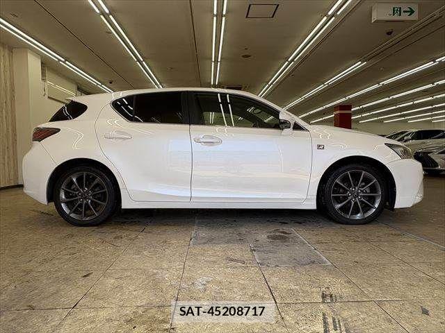Lexus CT 2011-10 4595309-15