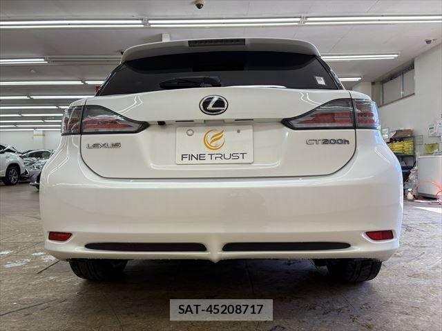 Lexus CT 2011-10 4595309-16