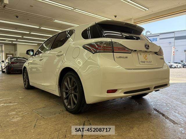 Lexus CT 2011-10 4595309-18