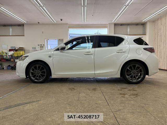 Lexus CT 2011-10 4595309-19