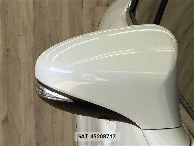 Lexus CT 2011-10 4595309-25