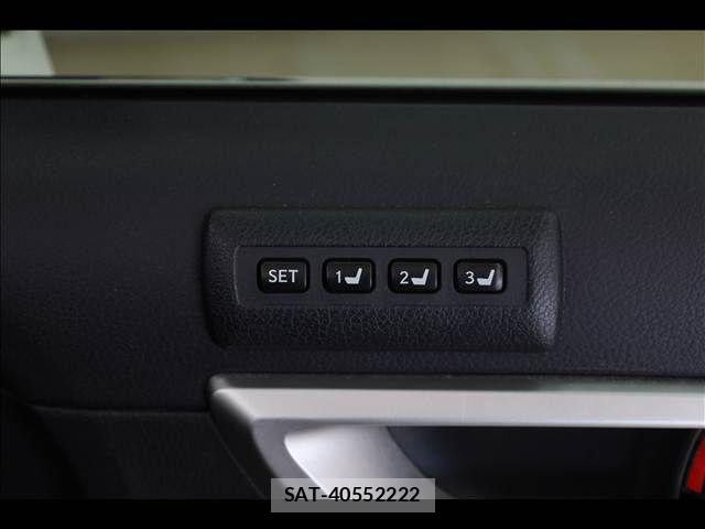 Lexus CT 2011-11 5870775-15
