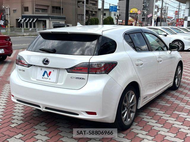Lexus CT 2013-05 6612762-16