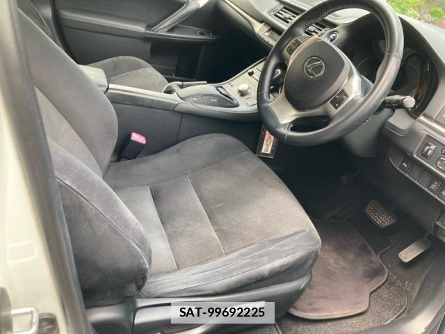 Lexus CT 2012-02 6612763-11