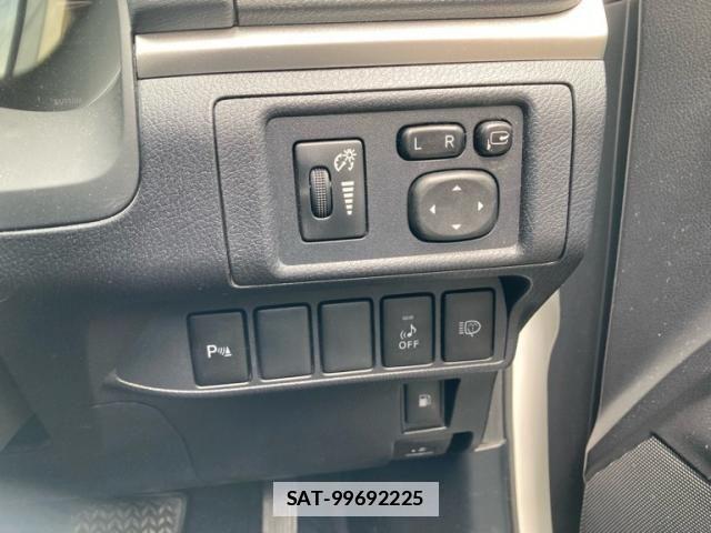 Lexus CT 2012-02 6612763-16