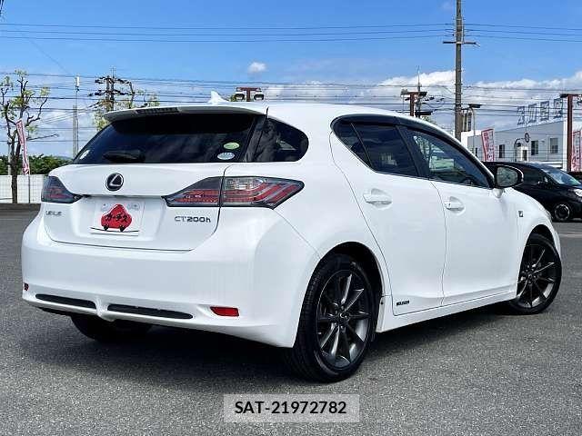 Lexus CT 2012-11 6907633-2