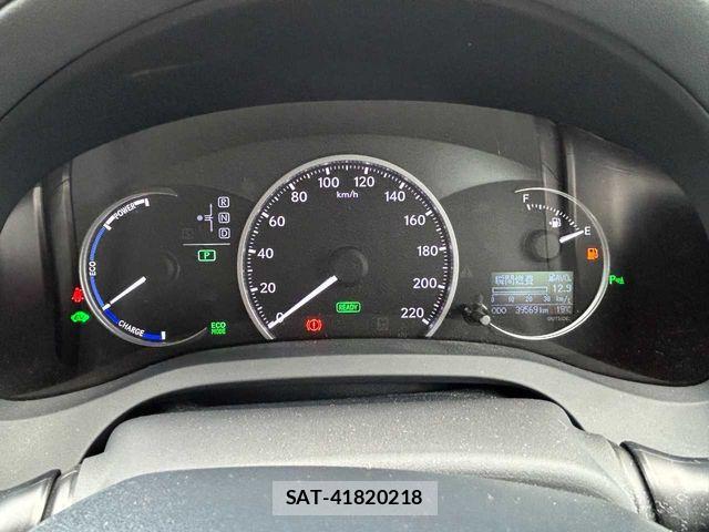 Lexus CT 2011-06 6907637-10
