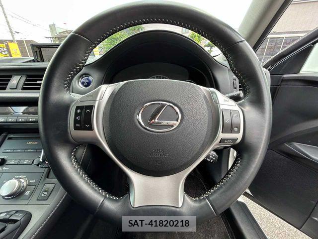 Lexus CT 2011-06 6907637-11