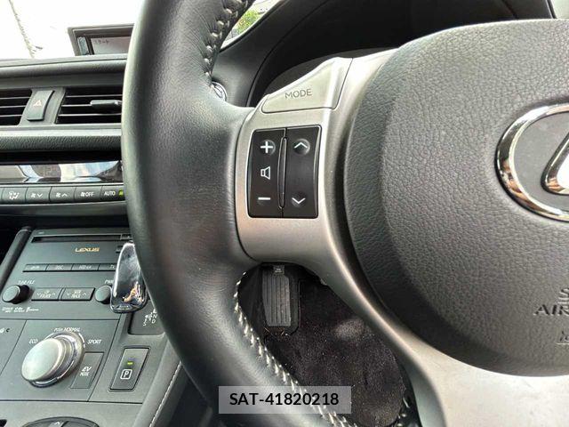 Lexus CT 2011-06 6907637-12