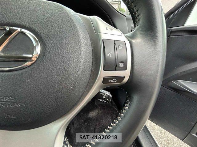 Lexus CT 2011-06 6907637-13