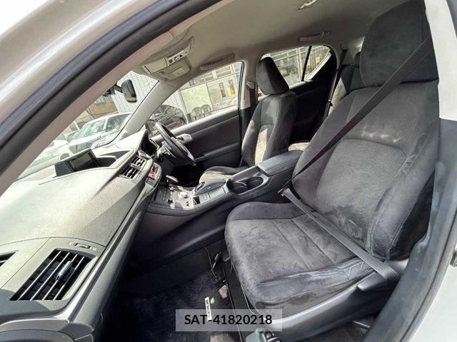 Lexus CT 2011-06 6907637-19