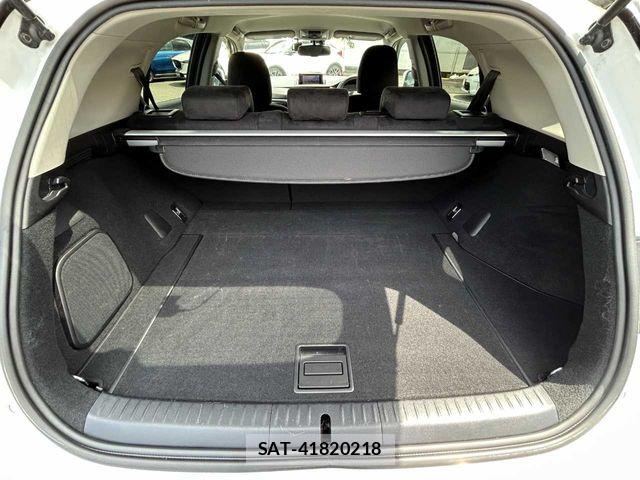 Lexus CT 2011-06 6907637-21