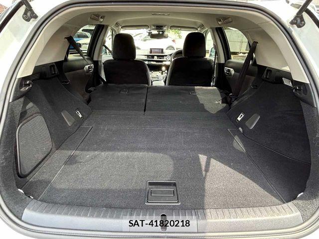 Lexus CT 2011-06 6907637-22