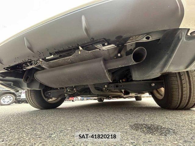 Lexus CT 2011-06 6907637-25