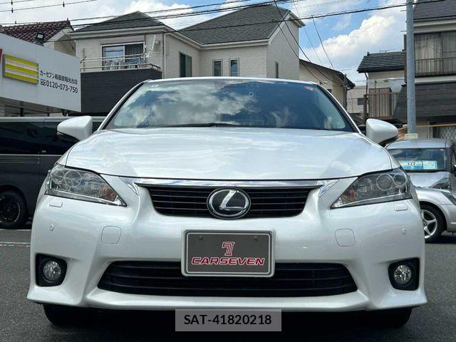 Lexus CT 2011-06 6907637-26