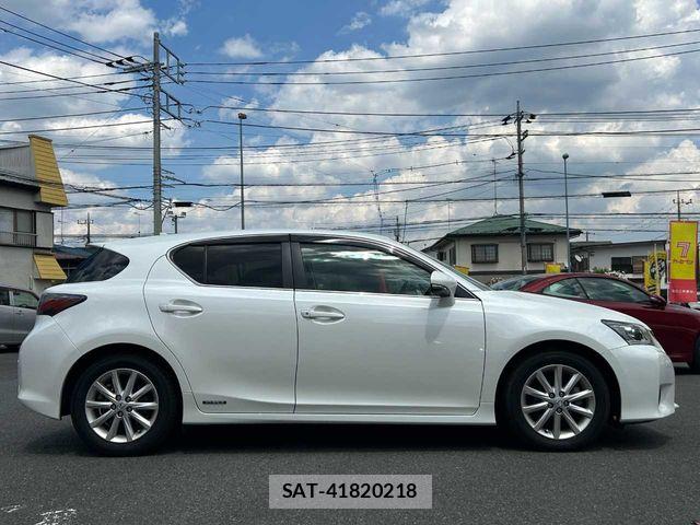 Lexus CT 2011-06 6907637-28