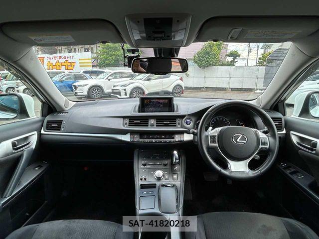 Lexus CT 2011-06 6907637-2