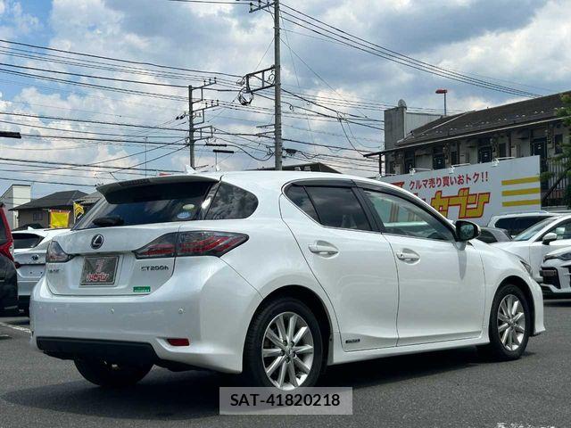 Lexus CT 2011-06 6907637-29