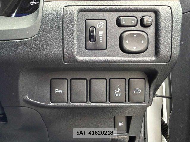 Lexus CT 2011-06 6907637-8