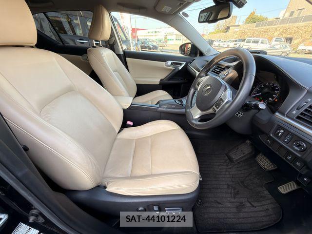 Lexus CT 2012-06 7220862-14