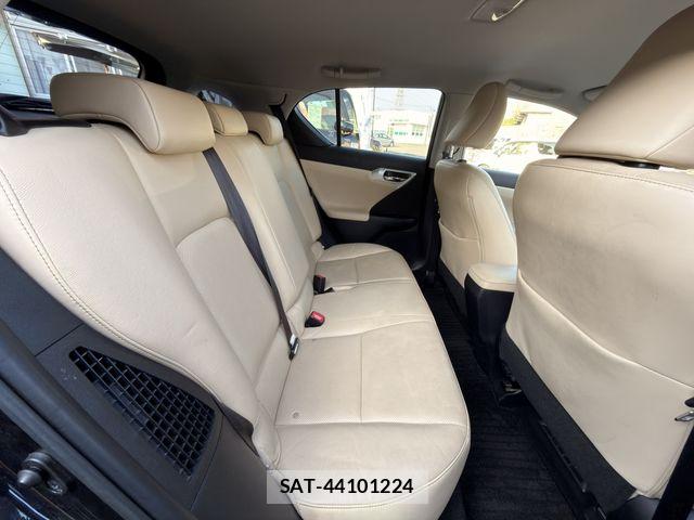Lexus CT 2012-06 7220862-16