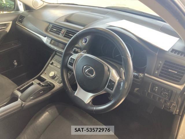 Lexus CT 2011-03 7220858-8