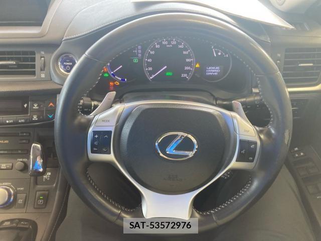 Lexus CT 2011-03 7220858-12