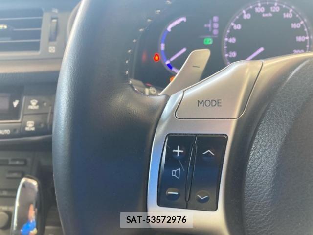 Lexus CT 2011-03 7220858-16
