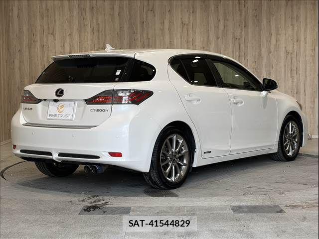 Lexus CT 2013-06 7220863-16
