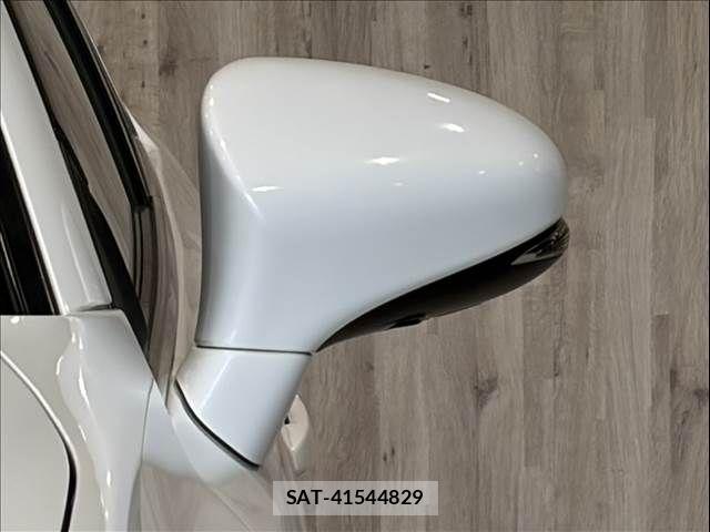 Lexus CT 2013-06 7220863-24