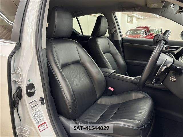 Lexus CT 2013-06 7220863-6