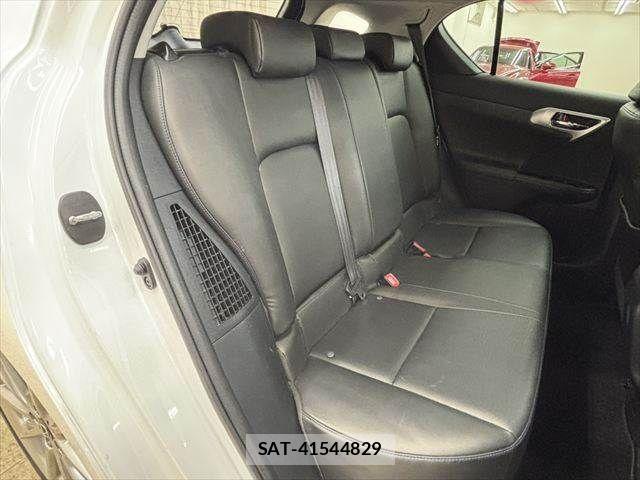 Lexus CT 2013-06 7220863-7
