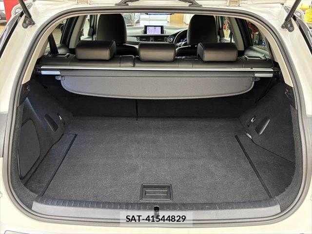 Lexus CT 2013-06 7220863-8