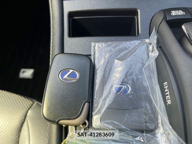 Lexus CT 2011-08 7220859-11