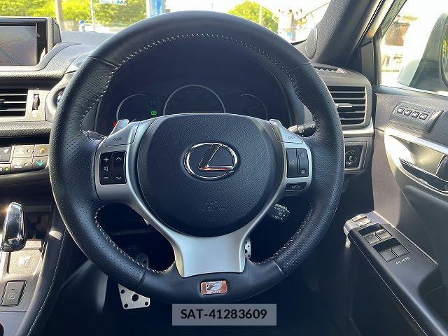 Lexus CT 2011-08 7220859-13