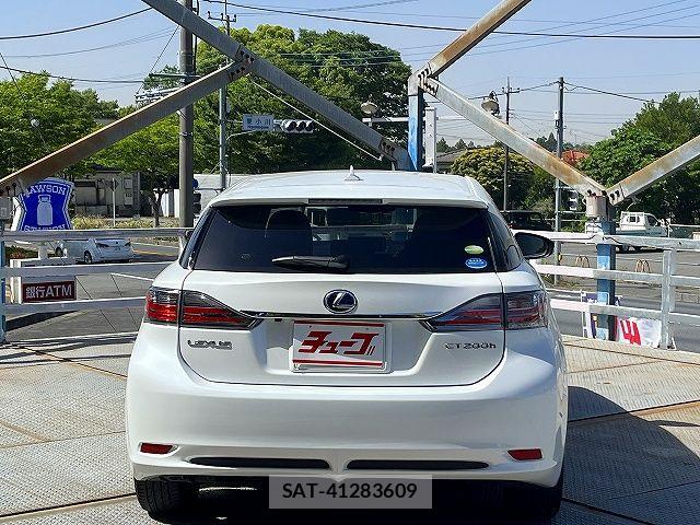Lexus CT 2011-08 7220859-23