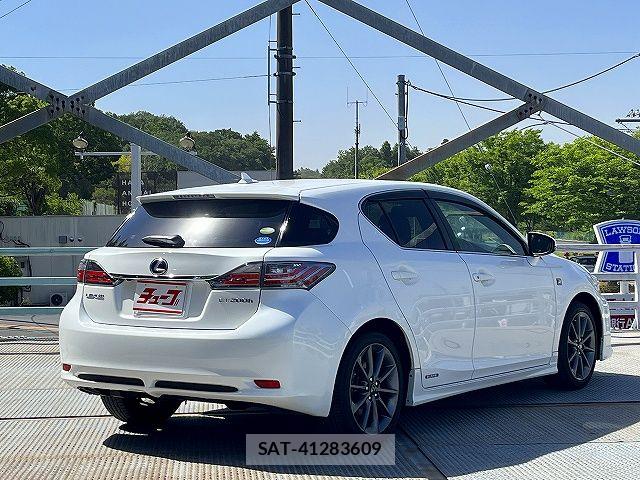 Lexus CT 2011-08 7220859-2